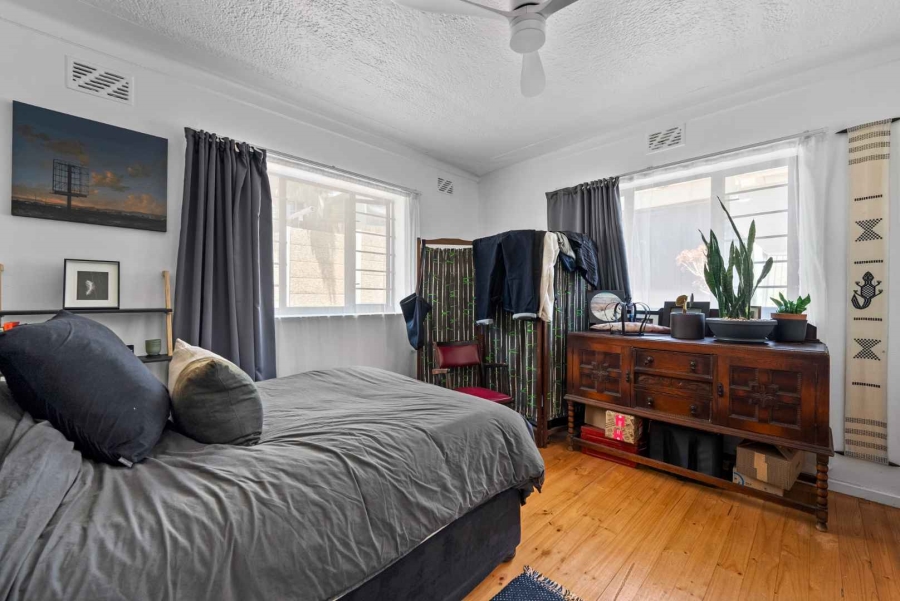 1 Bedroom Property for Sale in Vredehoek Western Cape